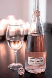 Côte des Roses Rose Wine. A captivating rosé with soft hues and aromas of blackcurrant, redcurrant, rose, and grapefruit. Crisp acidity leads to a refreshing, fruity finish. ABV: 13%. (₩100,000)