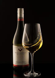 Villa Maria White Wine. This wine has passionfruit, melon, and citrus aromas, with a crisp, bright palate and refreshing acidity. ABV: 13%. (₩80,000)