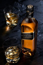 Black Label Whisky. A smooth, 12-year-aged blended Scotch with rich fruit, spice, vanilla, and subtle smokiness for a well-balanced flavor. ABV: 40%. (₩170,000)