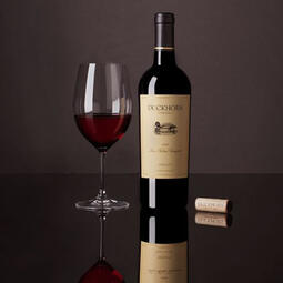 Duckhorn Three Palms Vineyard Red Wine. A wine with fragrant notes of blackberry, thyme, fig, and chocolate-coated cherries. Dark berry flavors on the palate, balanced with tannins, vibrant acidity, and a long finish. ABV: 14.5%. (₩150,000)