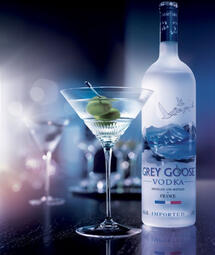Grey Goose Vodka. A premium French vodka with a clean, crisp taste and subtle lemon, almond, apple, and citrus notes for a smooth finish. ABV: 40%. (₩150,000)