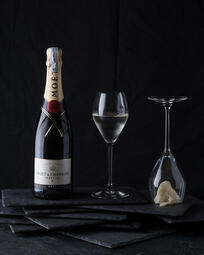 Moët & Chandon Champagne. The Imperial Brut Magnum combines freshness, citrus, pear, and brioche, with lively bubbles and enhanced complexity. Perfect for special occasions and celebrations. ABV: 12%. (₩130,000)