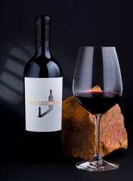 Protagonista Red Wine. The Protagonista red cuvée blends Marselán, Syrah, and Cabernet Franc, offering a lively, fruity profile with vibrant color and rich volume. ABV: 13%. (₩110,000)